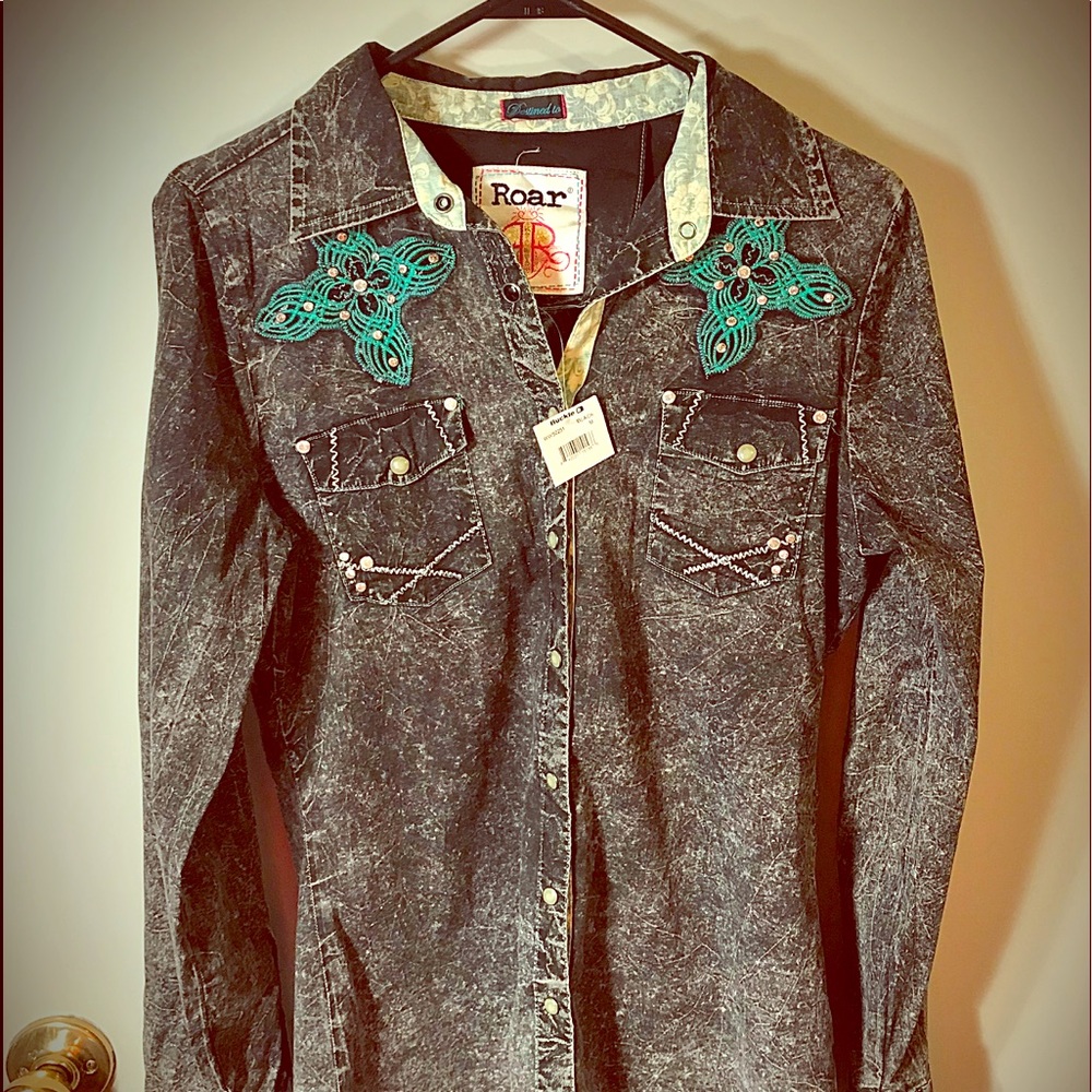 Womens Roar Long Sleeve Button Down Sz. M